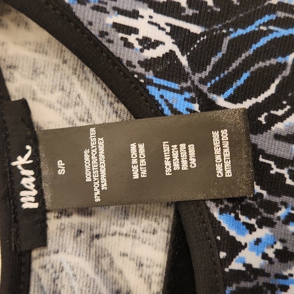 Mark Safari Dress Blue Abstract Design With Red Leaf Waistband Size S/P - Picture 7 of 9